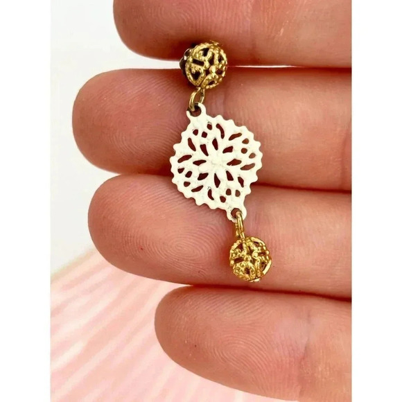 Vintage White Enamel Snowflake Gold Toned Dangle Geometric Post Back Earrings - Picture 4 of 9